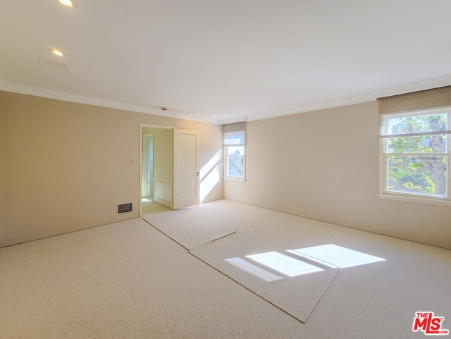 Building Photo - 8967 St Ives Dr