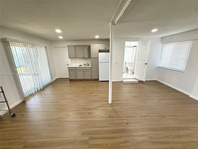 Building Photo - 8301 SW 19th St