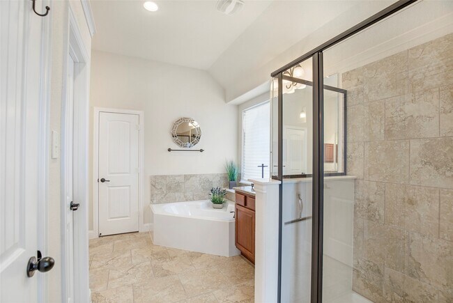 Building Photo - 6703 Honeycrest Lane