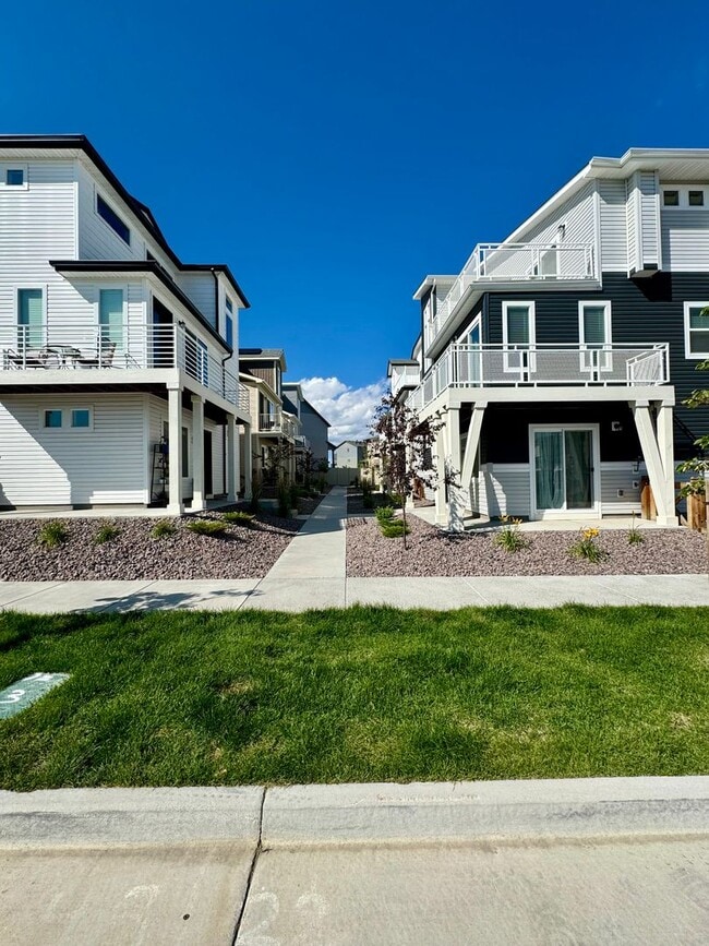 Building Photo - Like New 3 bedroom home in Banning Lewis