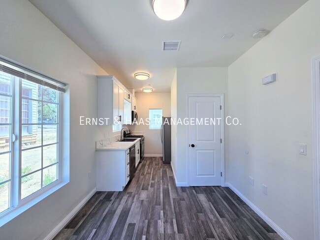 Building Photo - 4169 Country Club Dr