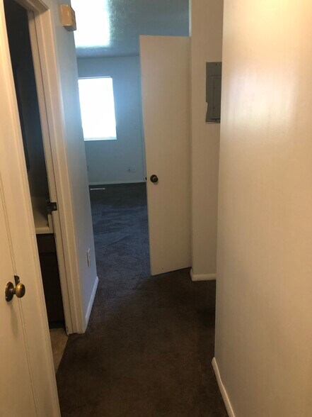 Building Photo - 1039 E 8600 S