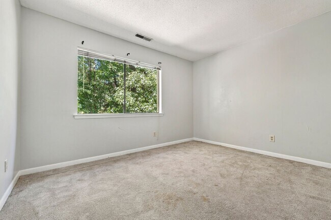 Building Photo - 4100 Five Oaks Dr