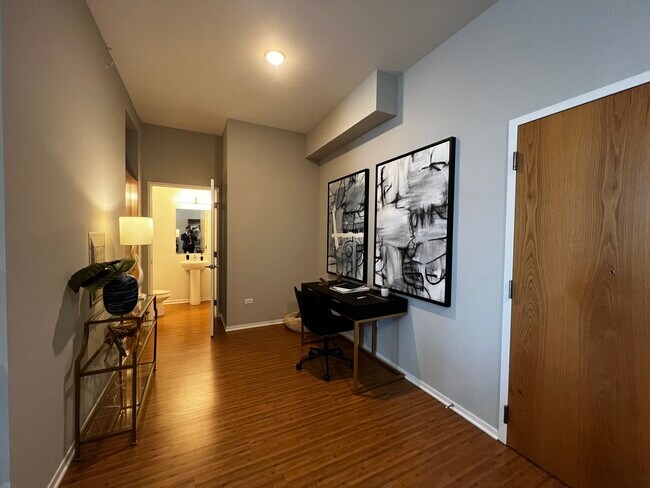 Building Photo - 555 N Michigan Ave