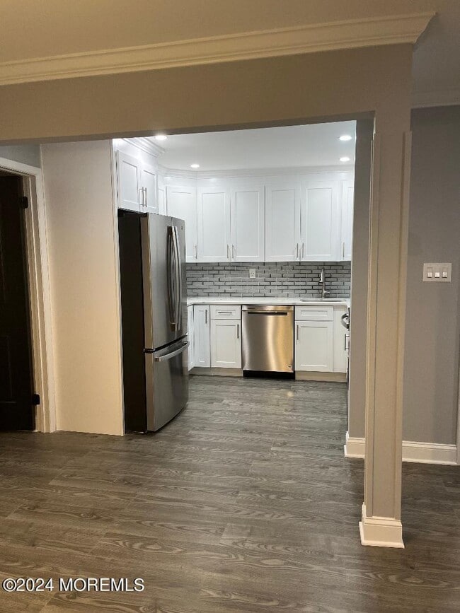 Building Photo - 118 Amberly Dr