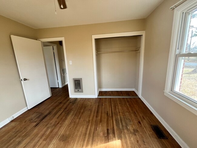 Building Photo - 600 Glendale Pl