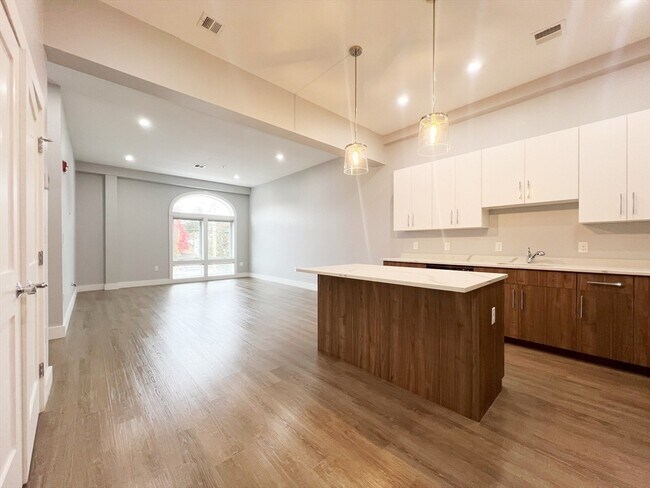 Building Photo - 80 Bridge St