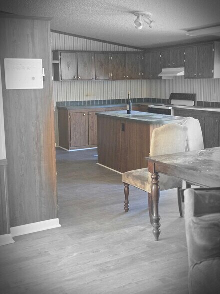 Building Photo - 467 Paul St