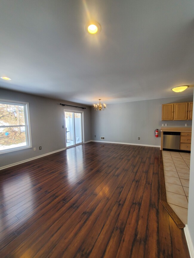 Building Photo - 20 Druid Ln