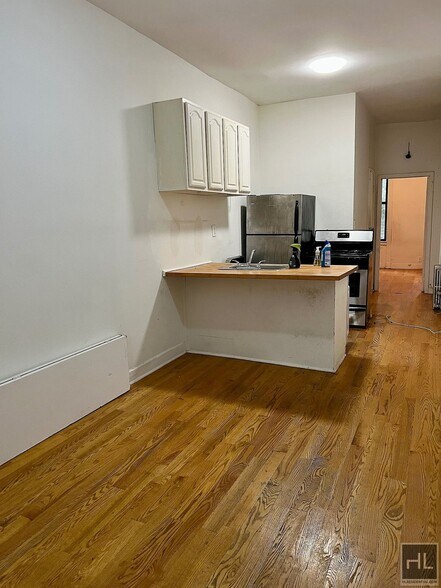 Building Photo - 2 BR 2 BA in Prime Bushwick
