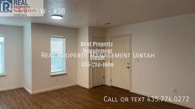 Building Photo - 390 980