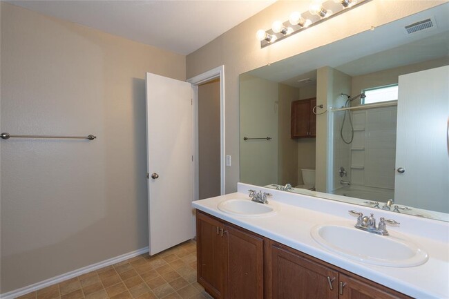 Building Photo - 245 Shale Dr