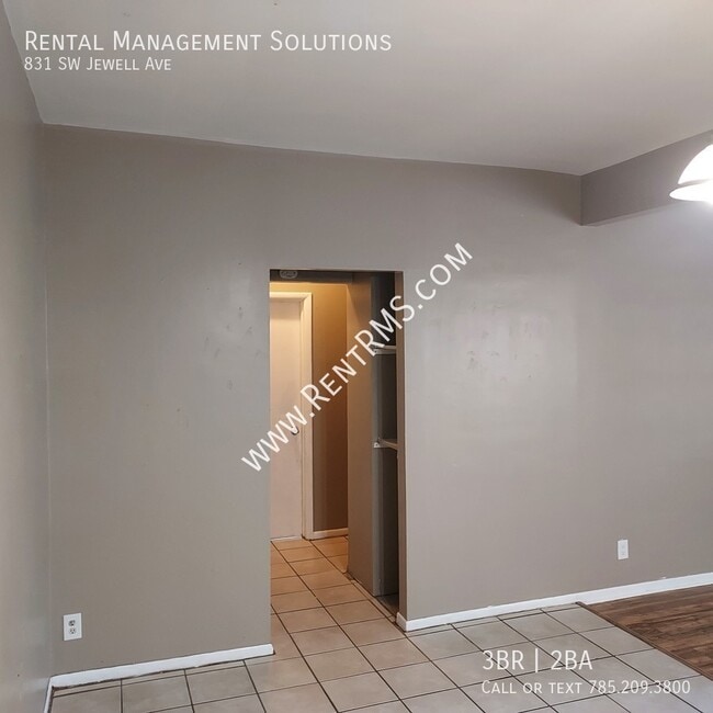 Building Photo - 831 SW Jewell Ave
