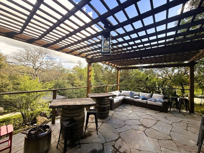 Building Photo - 17353 Park Ave