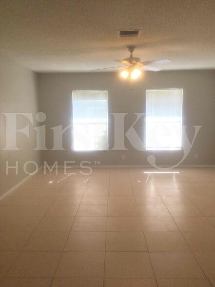 Building Photo - 3637 Ave Montresor