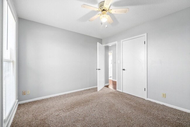 Building Photo - 233 Old Hopkinsville Hwy