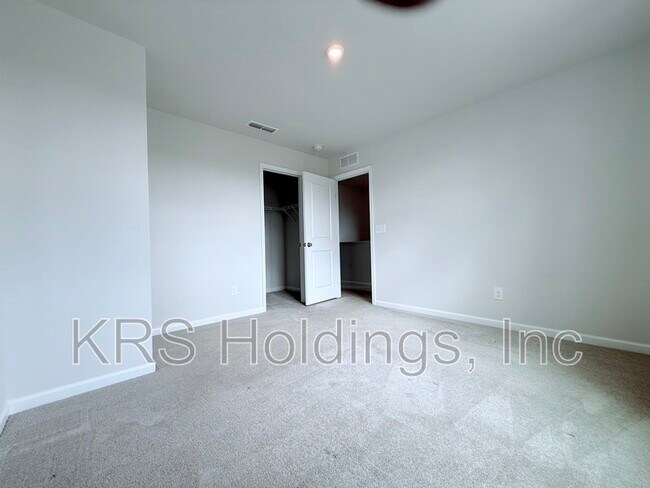 Building Photo - 379 Hunting Wood Dr