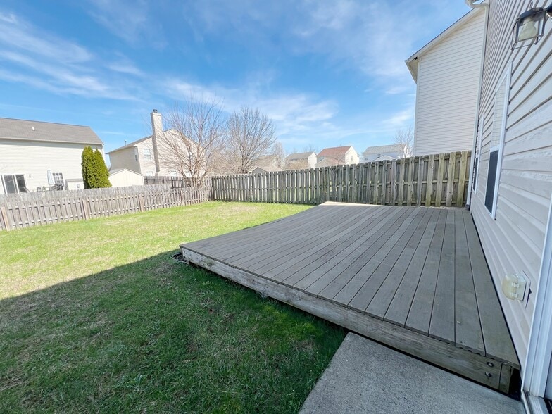 Building Photo - 2282 Middle View Dr