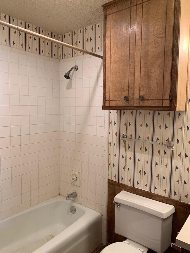 Building Photo - 606 N Elkhart Ave