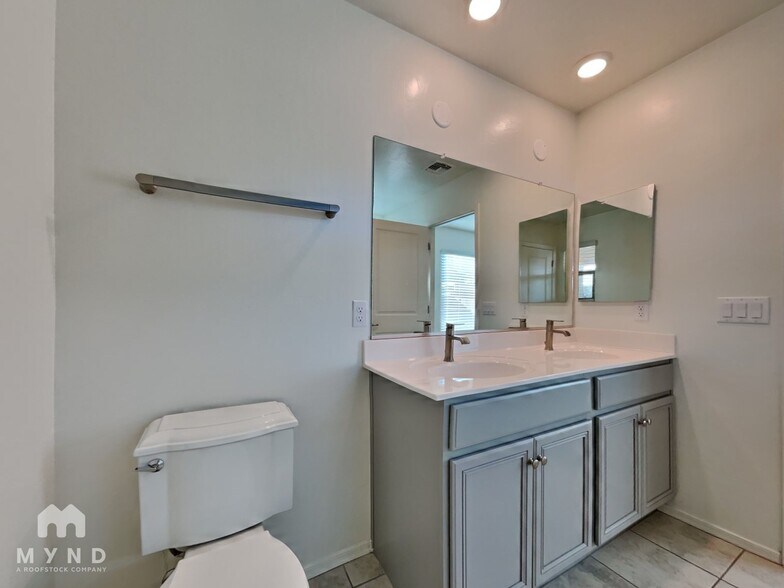 Building Photo - 10761 W Wexford Ln