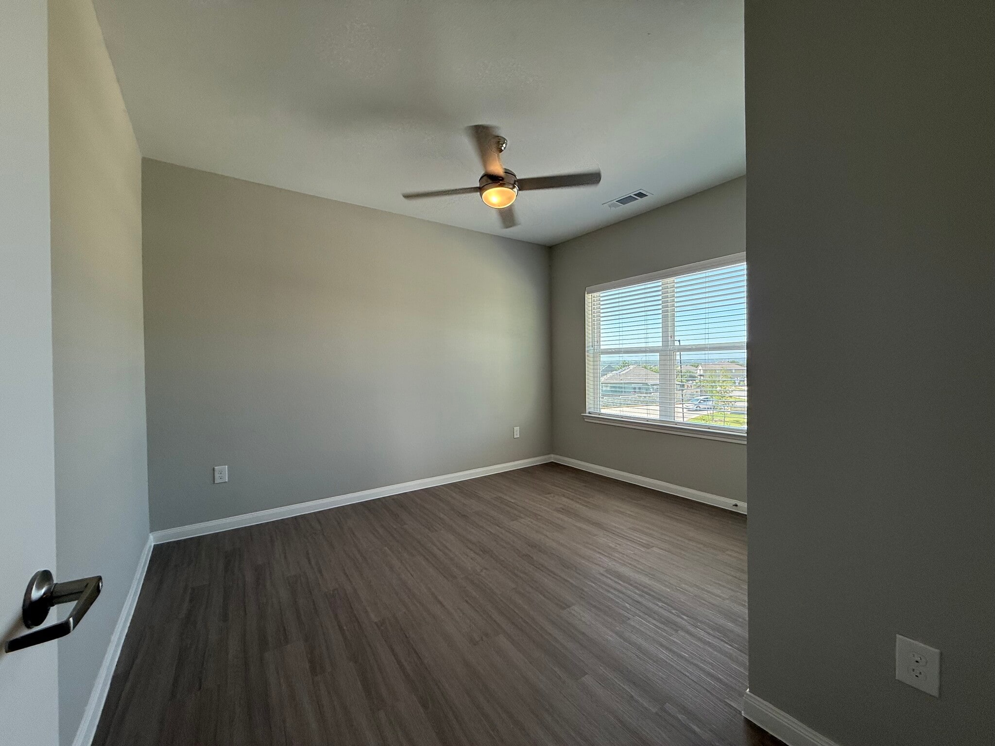 Building Photo - 3144 Gorge Way