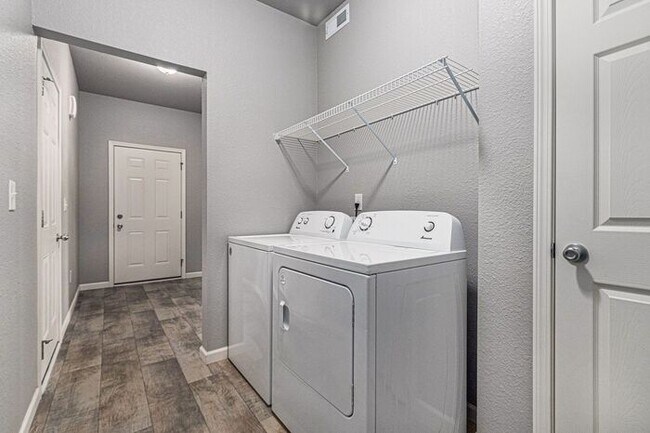 Building Photo - 5499 E Karen Ct