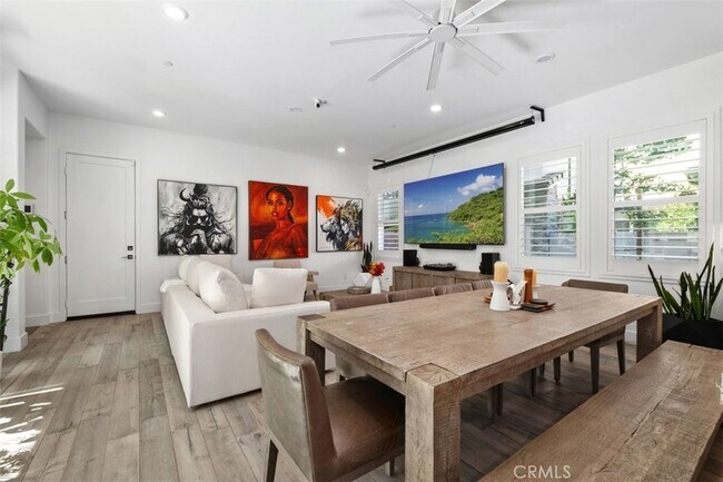 Building Photo - 124 Sculpture