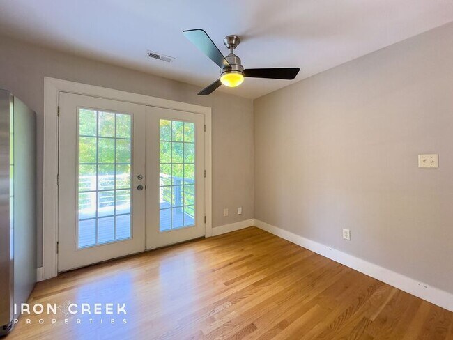 Building Photo - 12 Chateau Pl