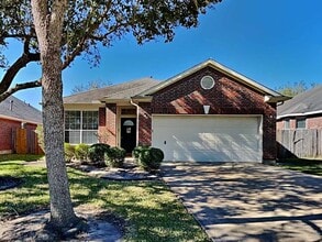 Building Photo - 411 Drake Ln