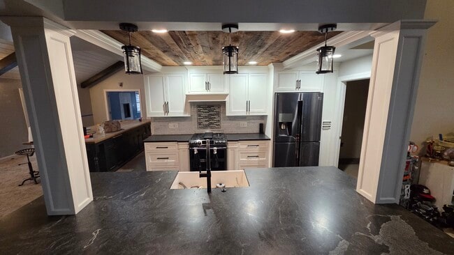 Building Photo - 9500 Fox Valley Dr