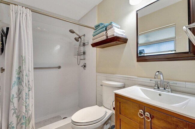 Building Photo - 11721 Inverness Cir