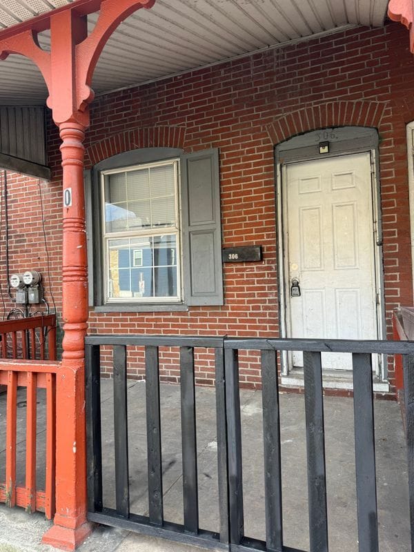 Building Photo - 306 W Lincoln Hwy