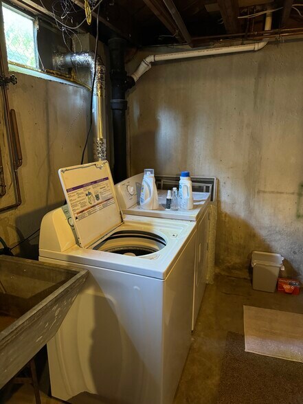Laundry area - 508 W Stadium Blvd