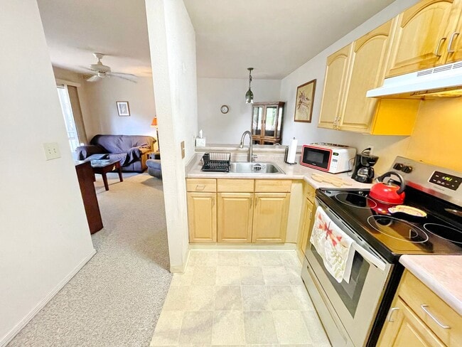 Building Photo - Southpointe - Furnished 2 Bed / 1 Bath Ground Floor Unit w/fenced in yard
