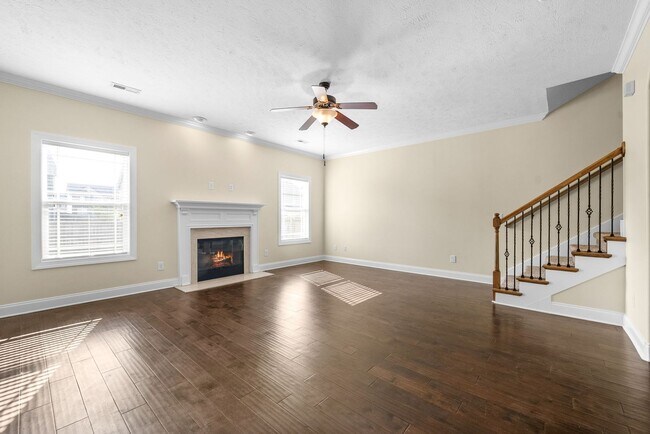 Building Photo - Pet Friendly Four Bedroom with Bonus!