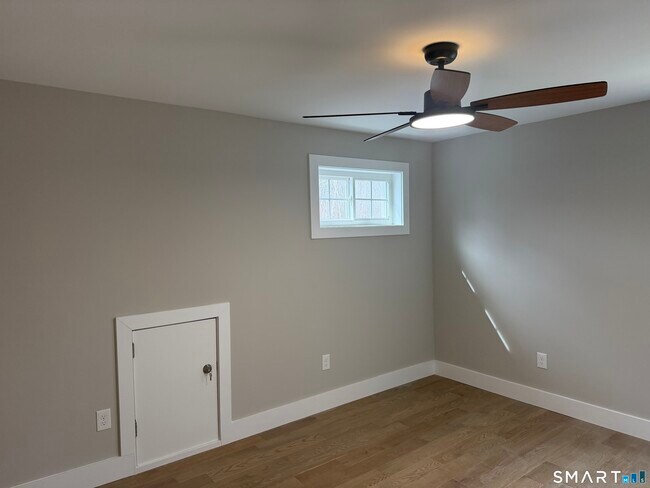 Building Photo - 424 Thrall Ave