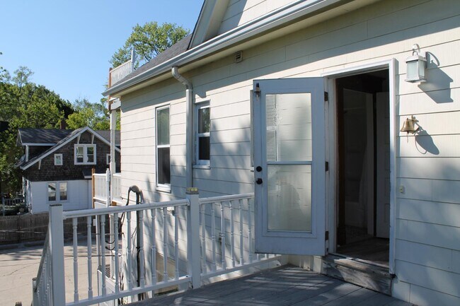 Building Photo - 3803 Military St
