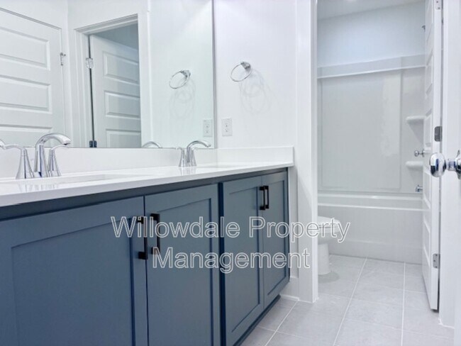 Building Photo - 565 Folk Song Wy