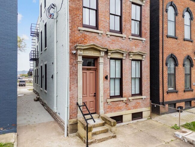 Building Photo - 1121 Dayton St