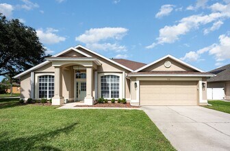 Building Photo - Spacious 4-bedroom, 3-bath pool home in th...