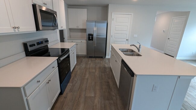 Building Photo - 104 Ellie Wy