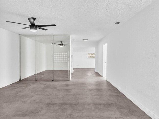 Building Photo - 6661 Meade St