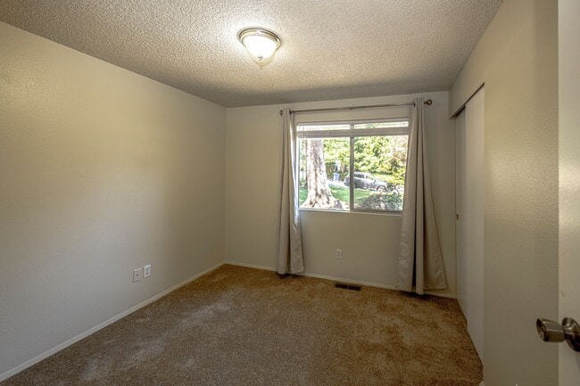 Building Photo - 17123 NE 31st Pl