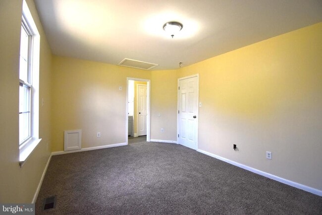 Building Photo - 3580 S Main Rd