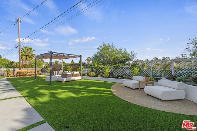 Building Photo - 4600 Don Quixote Dr