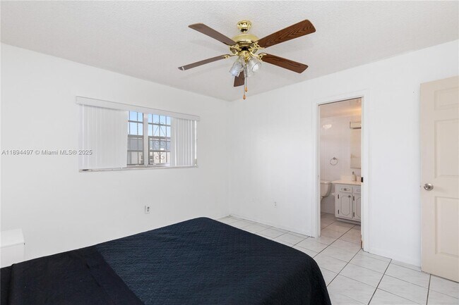 Building Photo - 1630 W 46th St