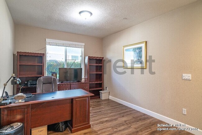Building Photo - 707 Razorbill St