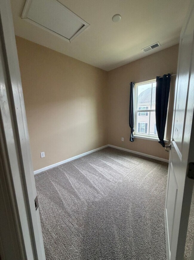 Building Photo - 4376 Pickney Ln