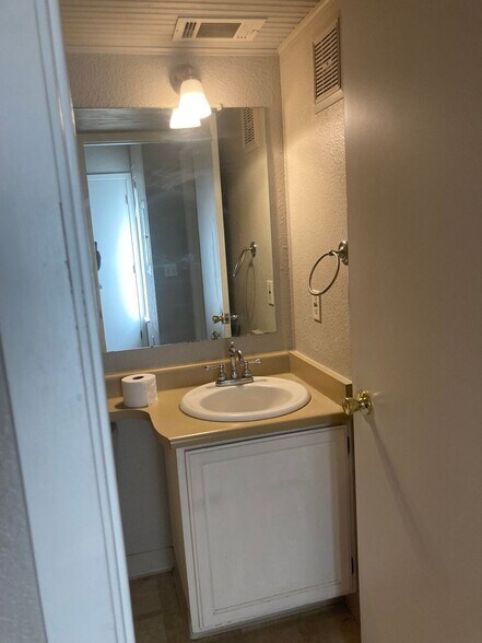 Building Photo - 992 S Dearborn Way