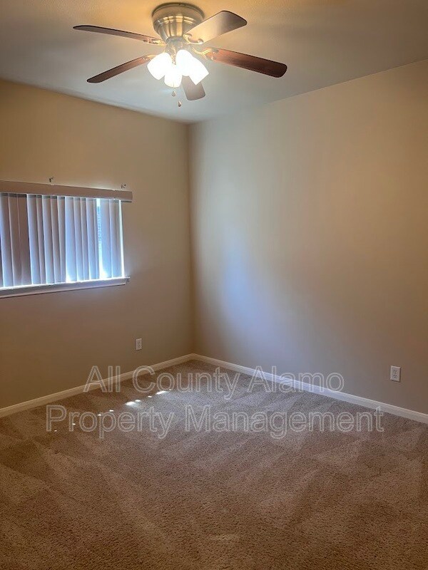 Building Photo - 104 Ling Ln